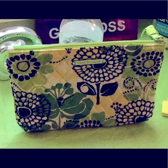 Vera Bradley Handbags - 𝅺VERA Bradley 👛